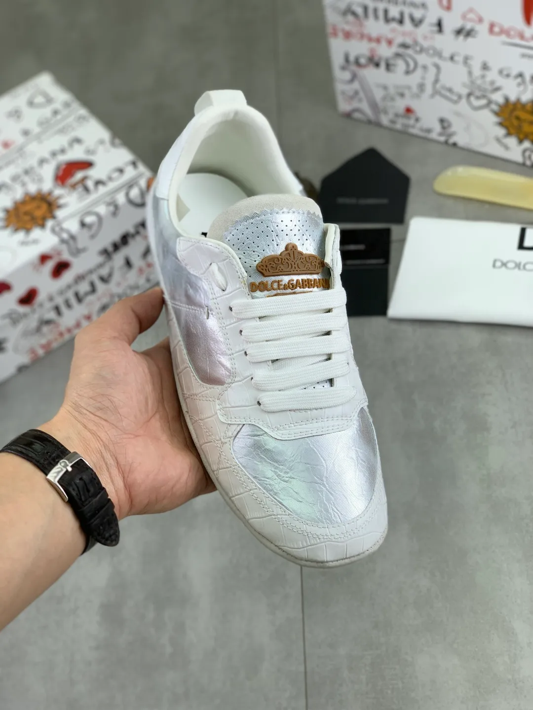 Men's men's shoes 💰P542 💰[New model] The latest hot style, top original quality, the official website synchronizes "DOLCE&GABBANA [Dolce & Gabbana] ~ High quality." The effect is low-top casual DG men's shoes, loved by many celebrities, using high-end imported first-layer calfskin splicing logo design + cowhide feet, simple and elegant, perfectly interpreting the latest inspiration of shoes, integrating classics and fashion, luxury dreams, and fashion. Suitable for drivers, light and comfortable to drive, light and breathable for outdoor travel, high-end quality, trustworthy, 3️⃣color🉑️choice! Code number: 38-46